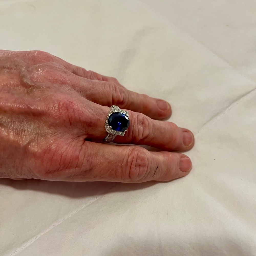 Elegant Silver Ring with Blue Gemstone